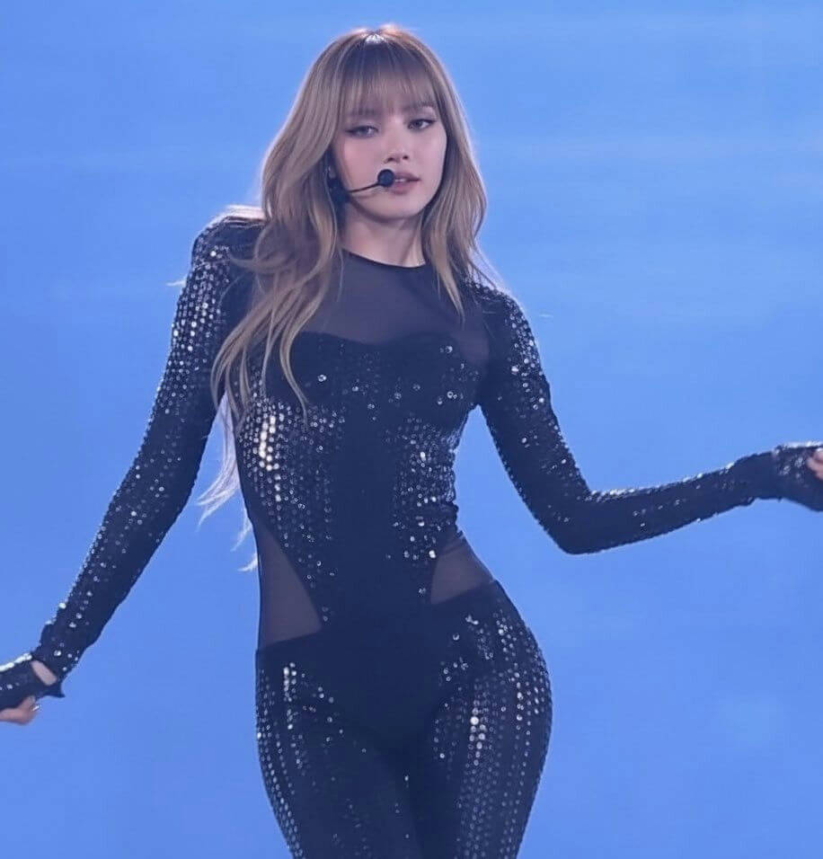 جيسو تواجه انتقادات بعد أداءها المنفرد في جاكرتا… الجمهور ما قنع!